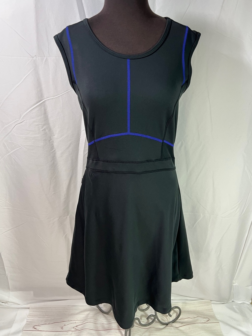 Title Nine Sleeveless Dream Dress - Medium - Black Fit 'n Flare stretch athletic